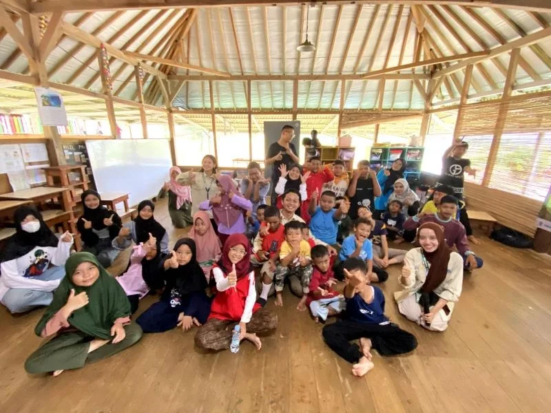 Mahasiswa Sosiologi UBB Tingkatkan Literasi Anak di Sekolah Alam Pangkalpinang Melalui Cerita Dongeng